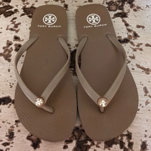 Tory Burch flip flops, sz8